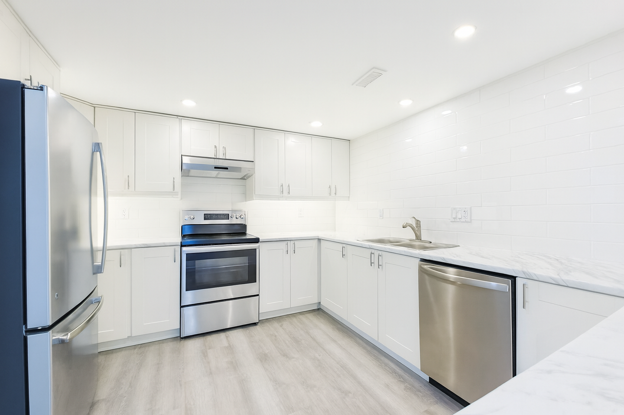 61 Dufferin Street #2 - Photo 3 of 12