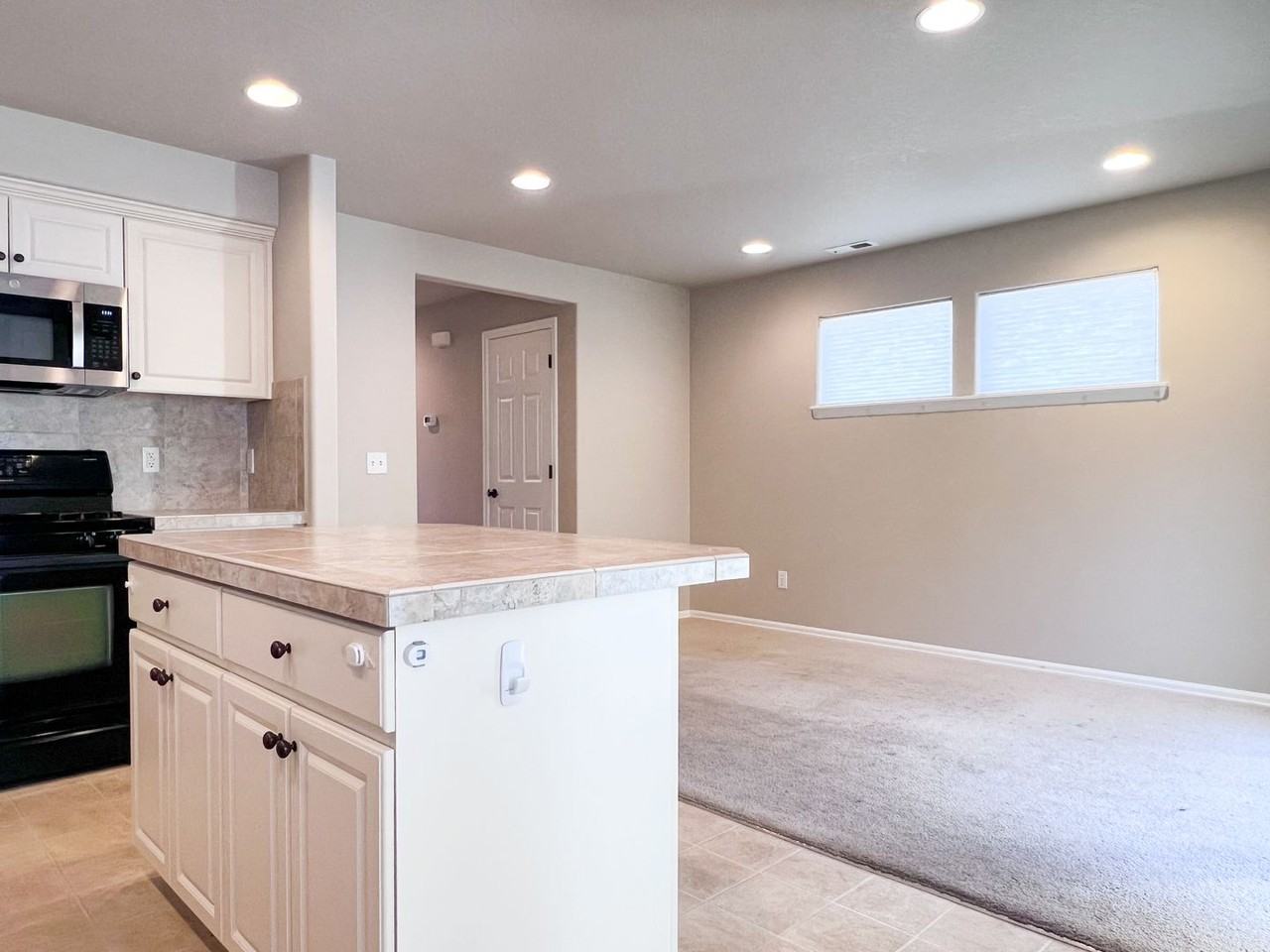 3141 Se Everglade St - Photo 6 of 16