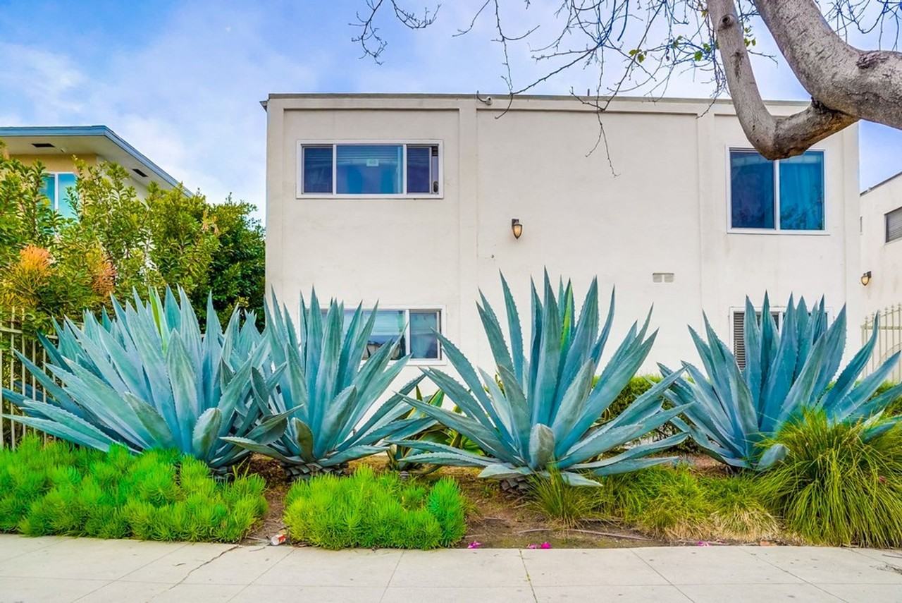 6200 10th Ave - Photo 2 of 5