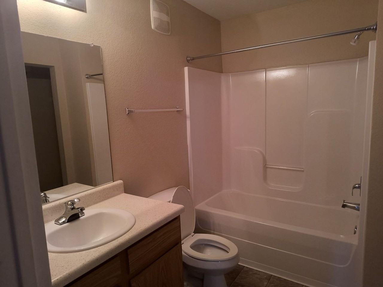 Highlands Apts - Photo 4 of 13