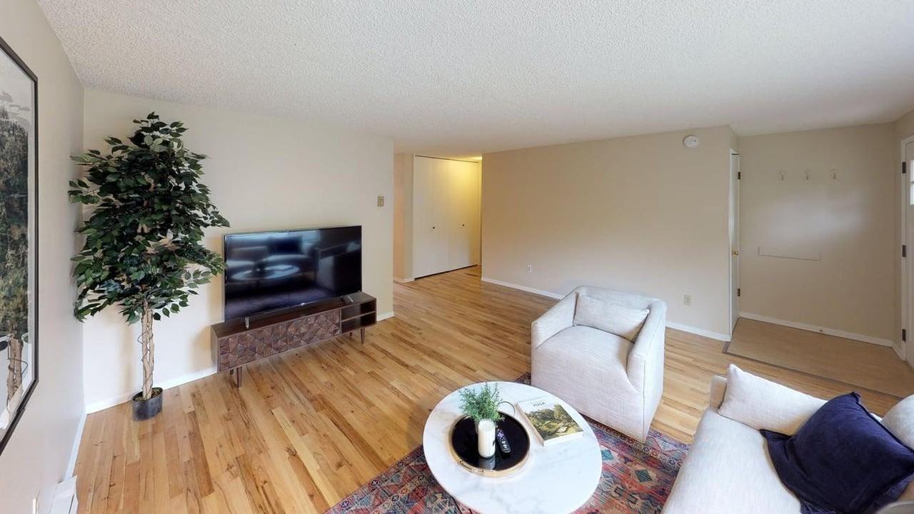 Move-in Ready Room in Prime Portland Location | Pet Friendly - Photo 4 of 20