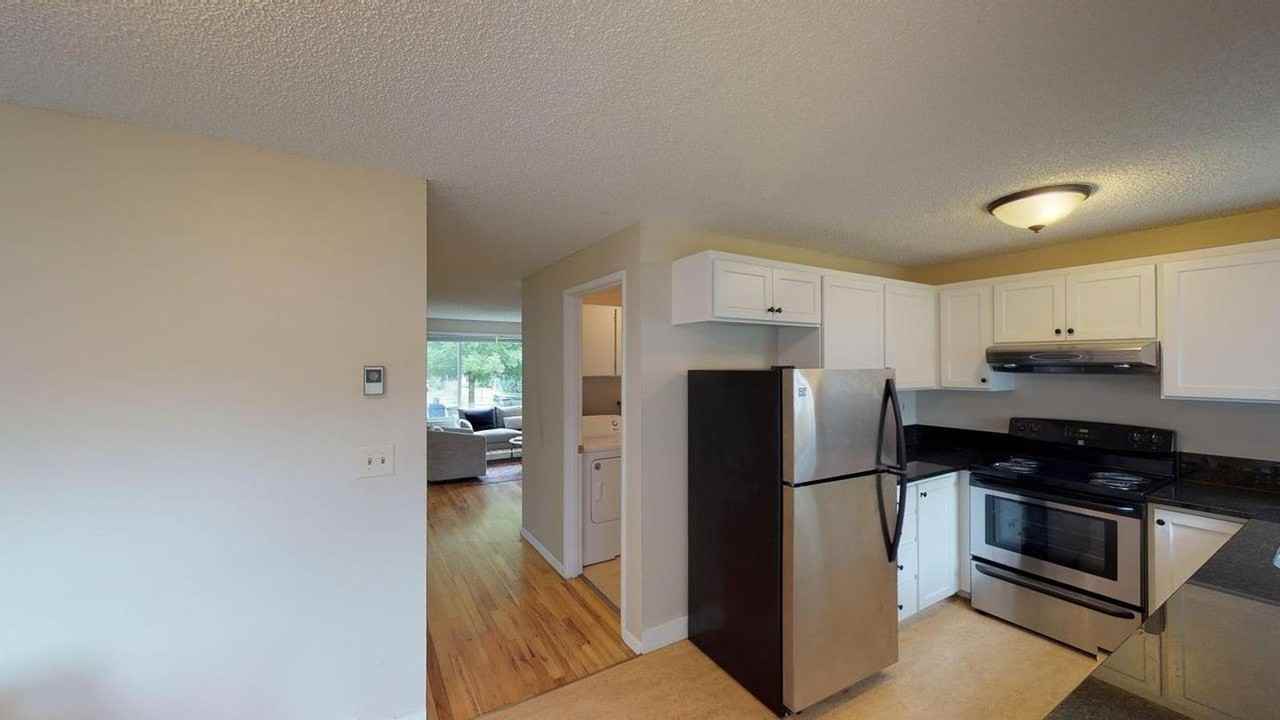Move-in Ready Room in Prime Portland Location | Pet Friendly - Photo 7 of 20
