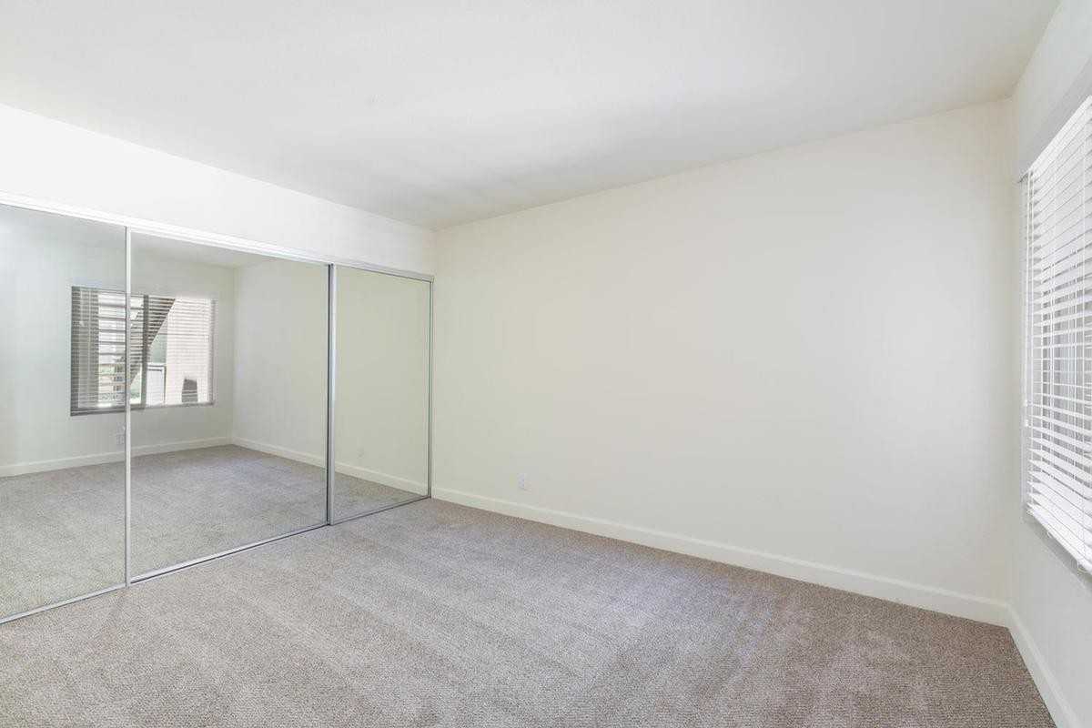 117 Rosebay Dr - Photo 3 of 15