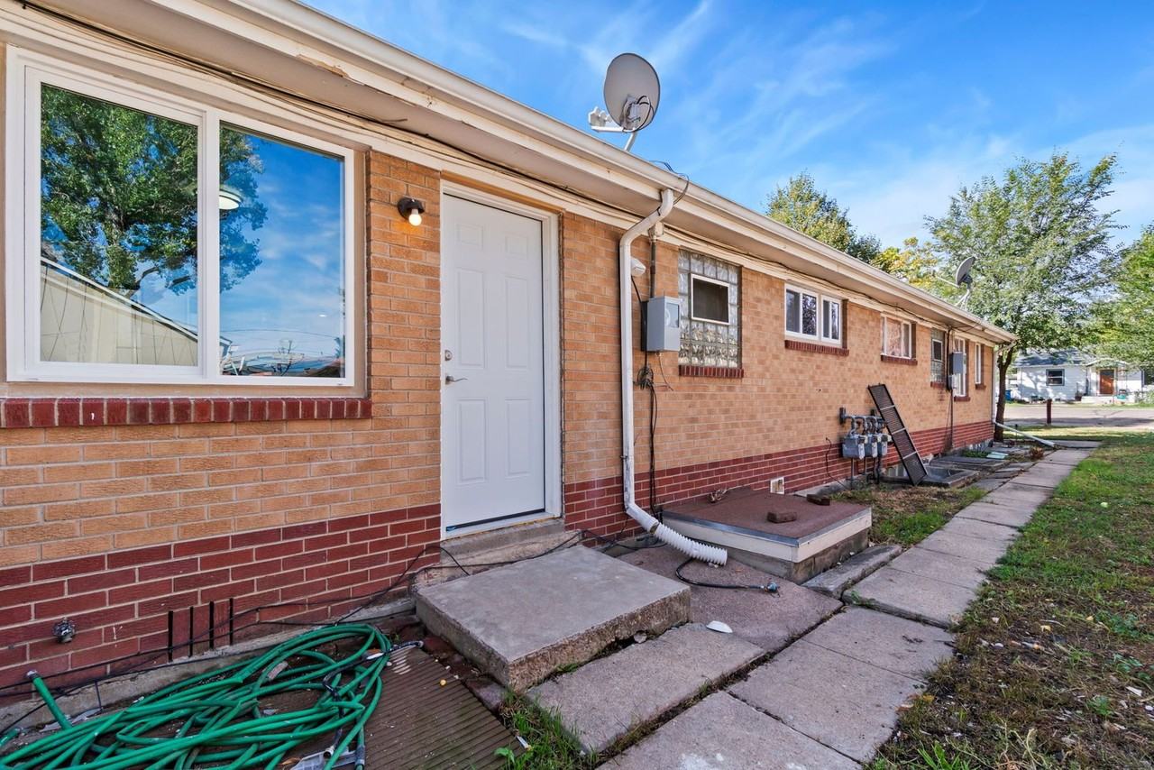 1342 Upham St - Photo 2 of 12