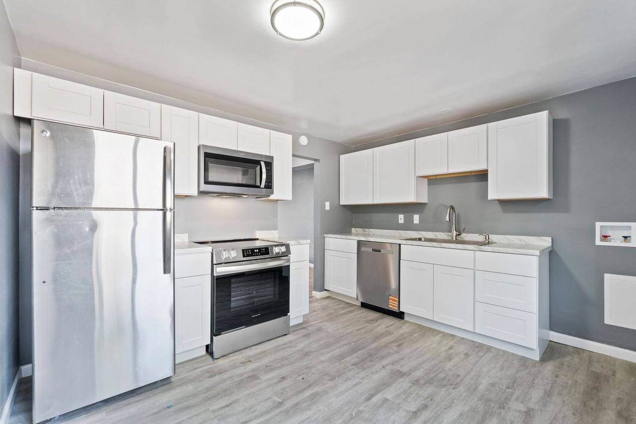 1342 Upham St - Photo 3 of 12