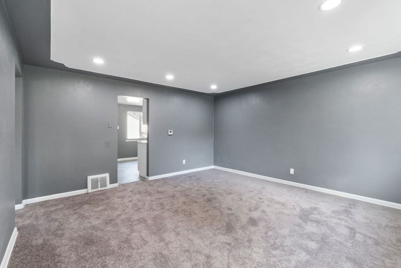 1342 Upham St - Photo 4 of 12