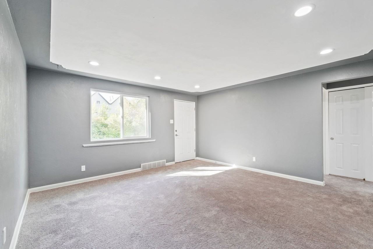 1342 Upham St - Photo 5 of 12