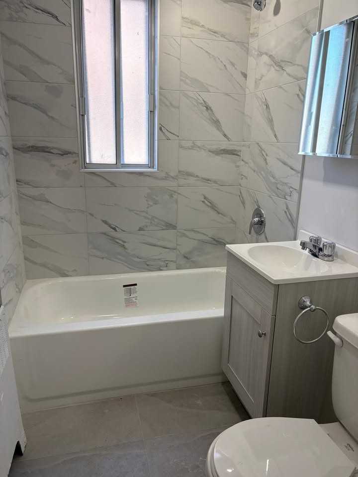 4940 Boulevard Édouard-Montpetit #5 - Photo 6 of 7