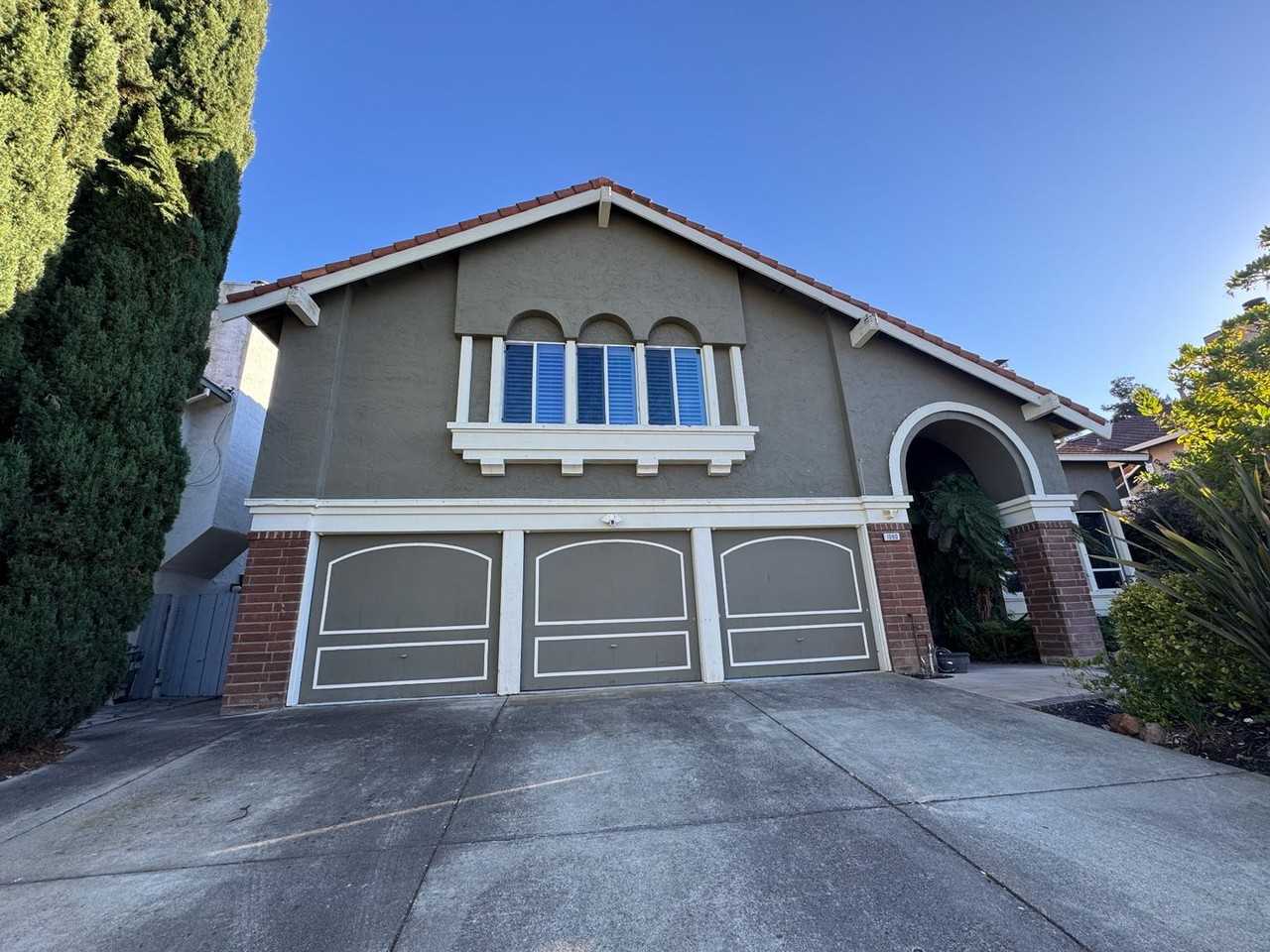 1060 Cross Springs Ct - Photo 2 of 43