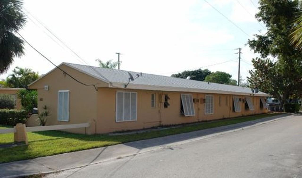 1822 Dixianna St Hollywood, FL 33020 - Photo 2 of 6