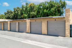 featured image of 1031 S Cactus Ave