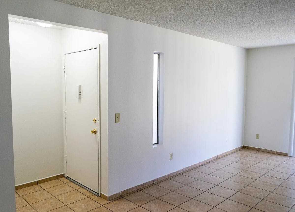 1031 S Cactus Ave - Photo 2 of 15