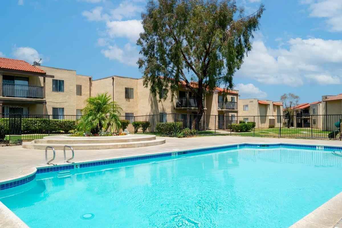 1031 S Cactus Ave - Photo 4 of 15