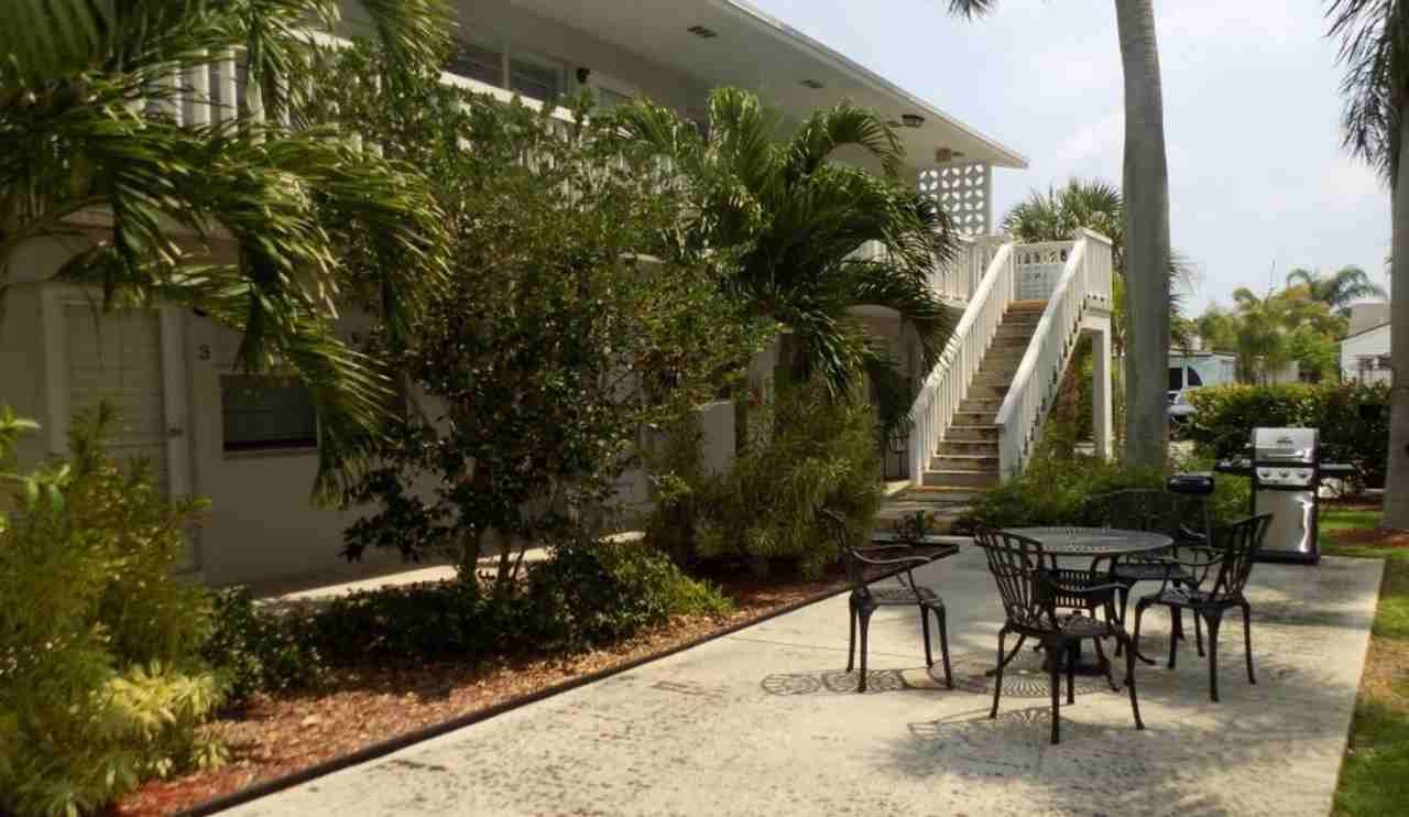 225 Ocean Breeze Lake Worth, FL 33460 - Photo 3 of 9