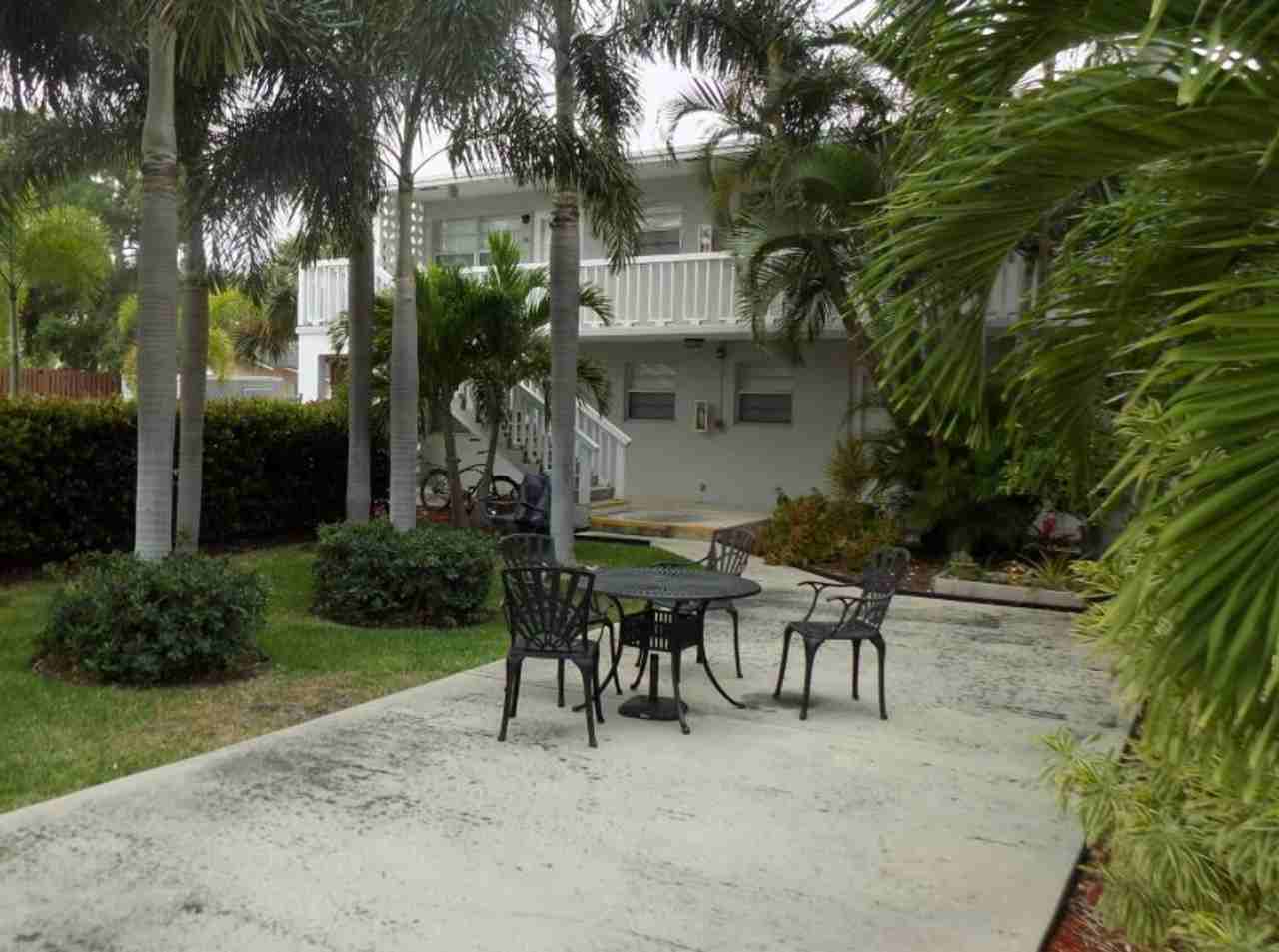 225 Ocean Breeze Lake Worth, FL 33460 - Photo 5 of 9