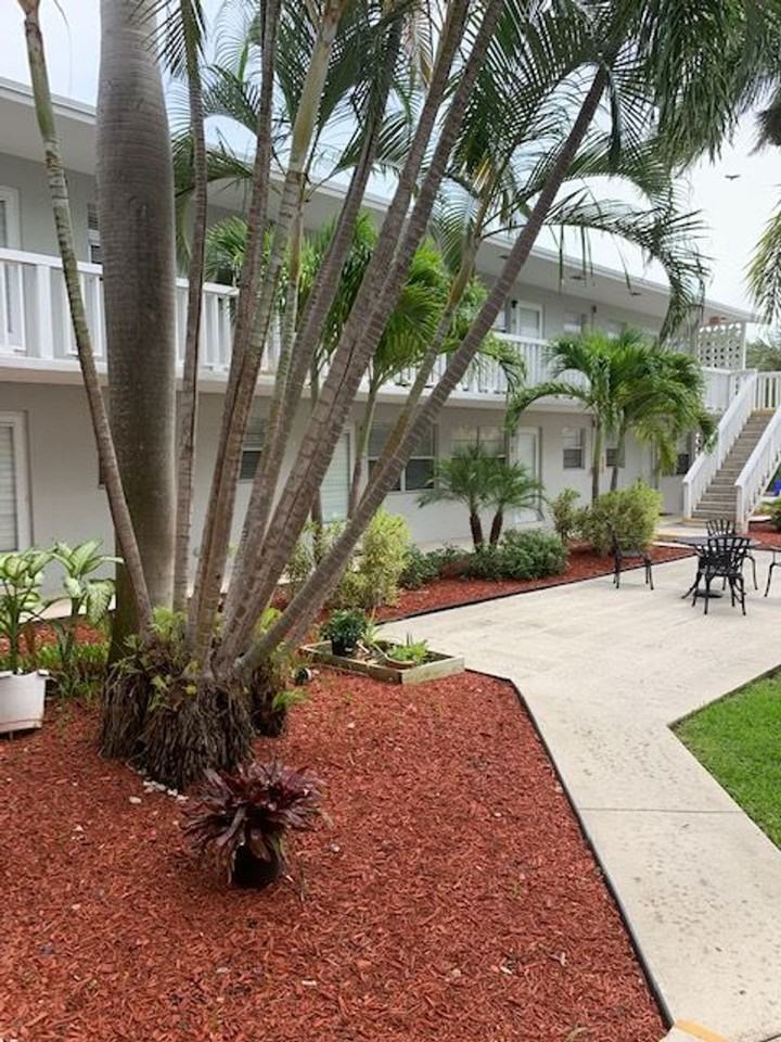 225 Ocean Breeze Lake Worth, FL 33460 - Photo 7 of 9