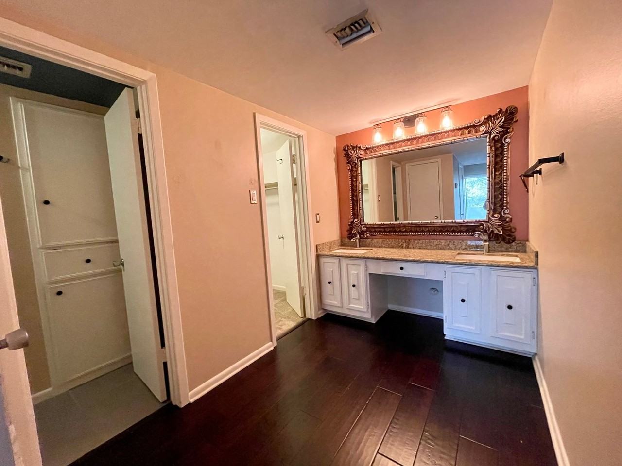 3103 Eisenhauer Rd - Photo 4 of 37