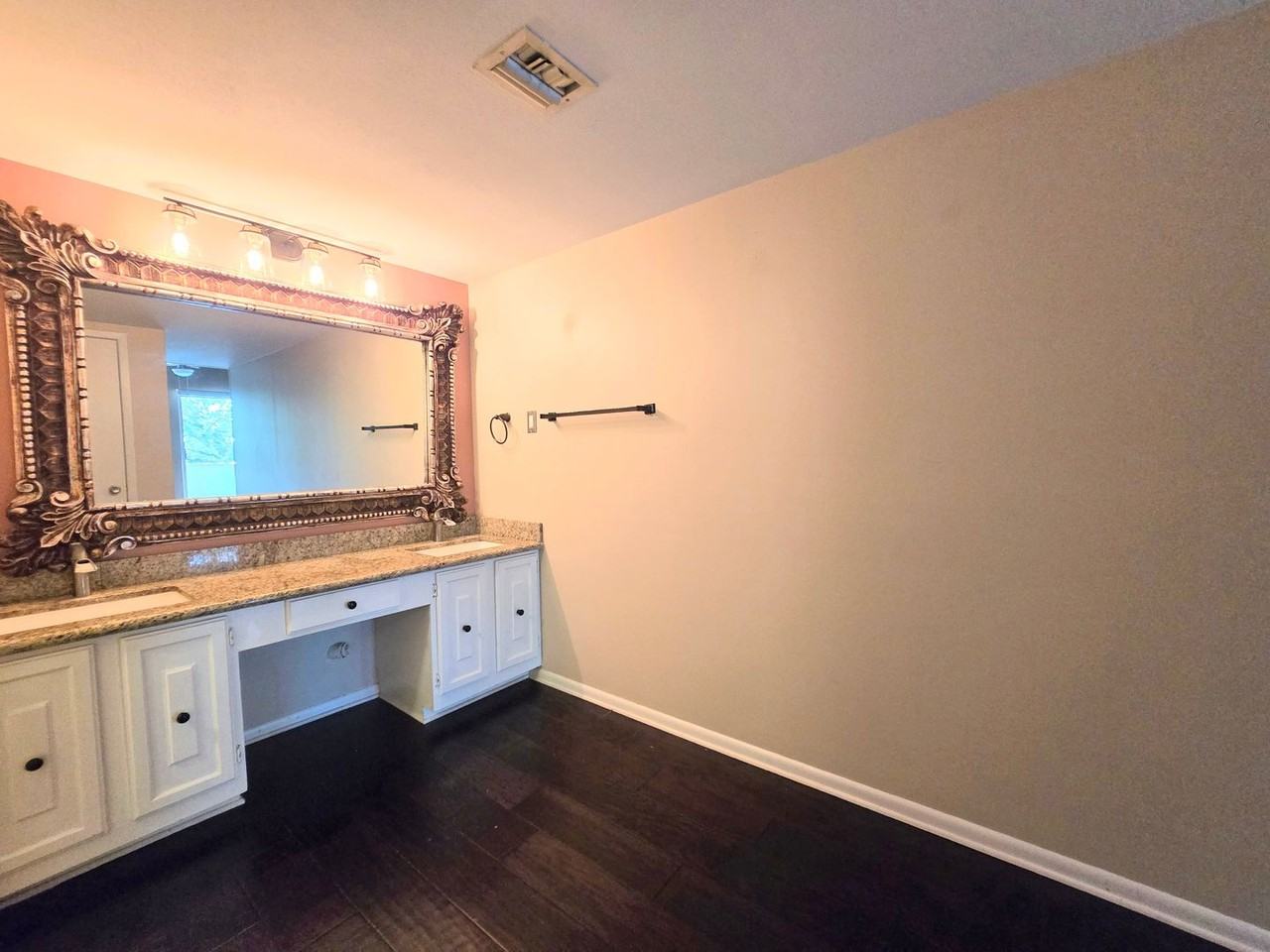 3103 Eisenhauer Rd - Photo 7 of 37