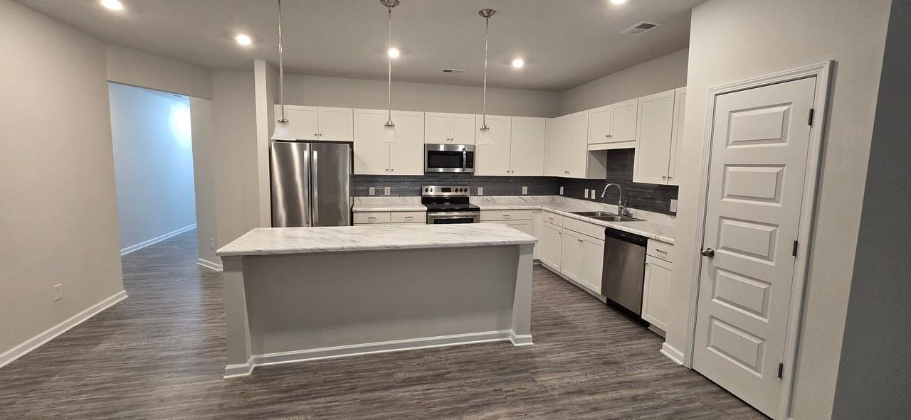 128 Grant Dr - Photo 3 of 21