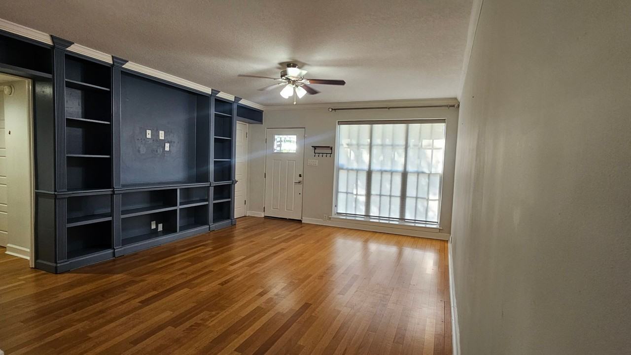125 E Miller St - Photo 3 of 11