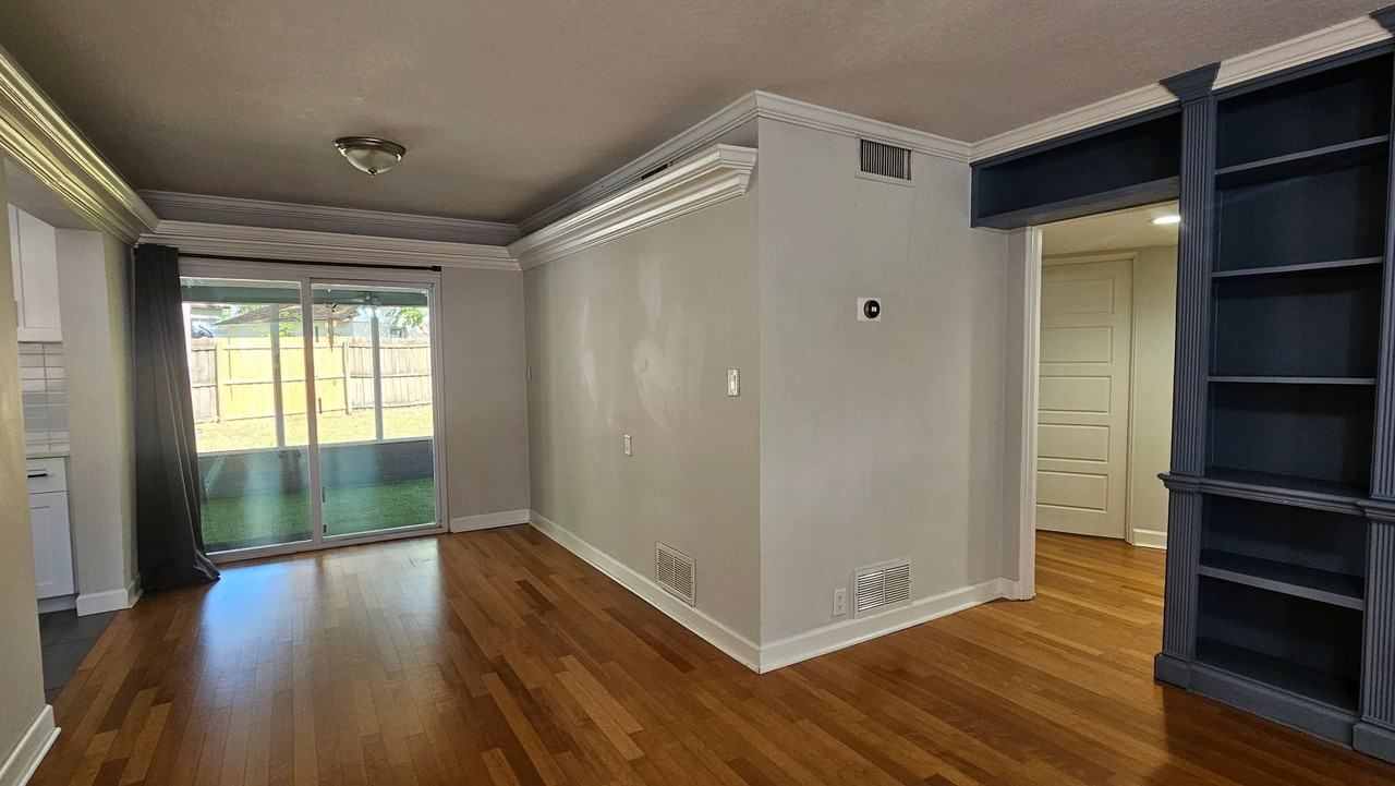 125 E Miller St - Photo 4 of 11
