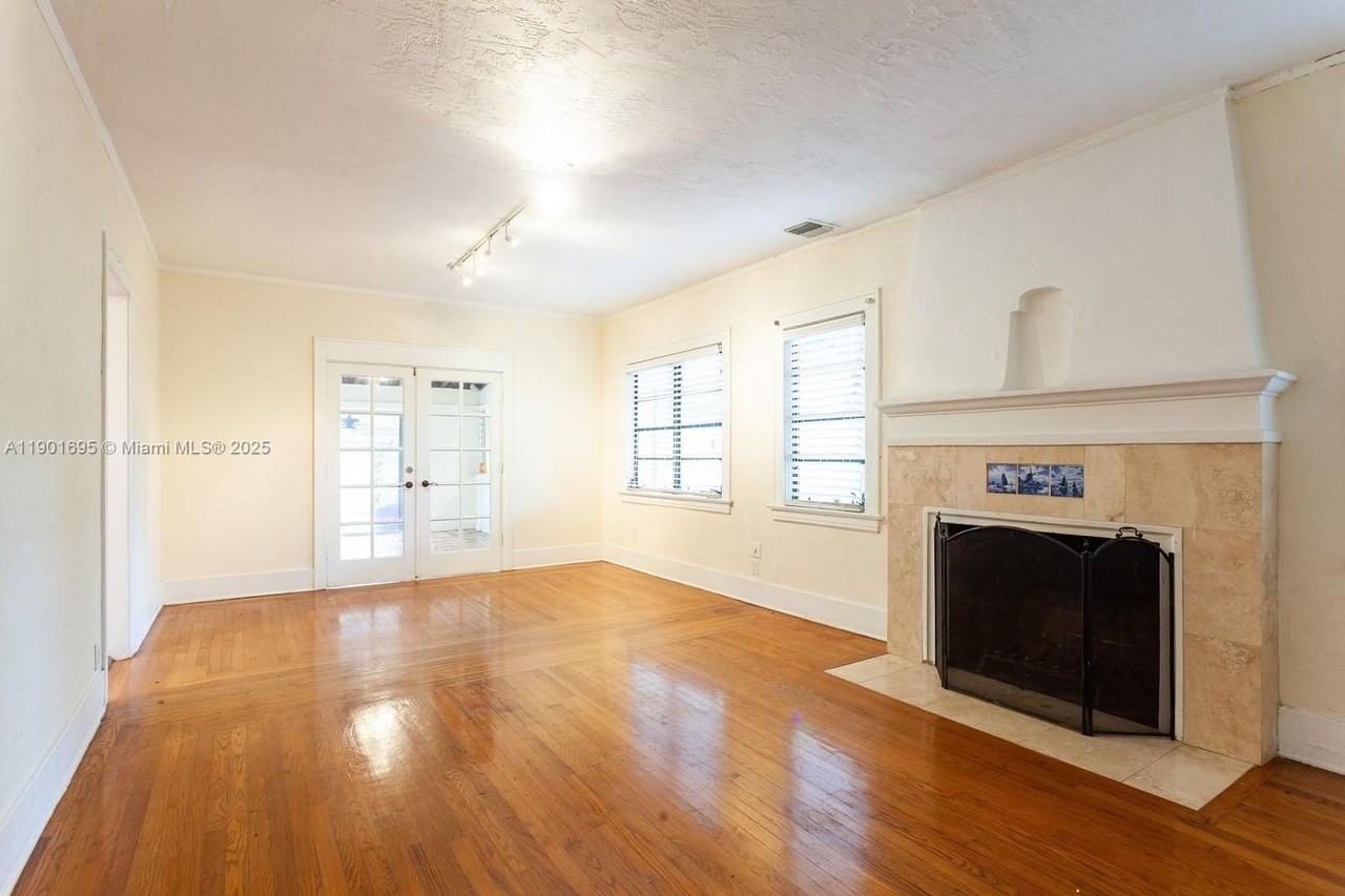 1109 Ferdinand St - Photo 4 of 10