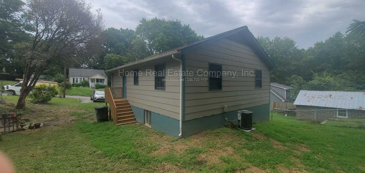 730 Laurel St - Photo 2 of 12