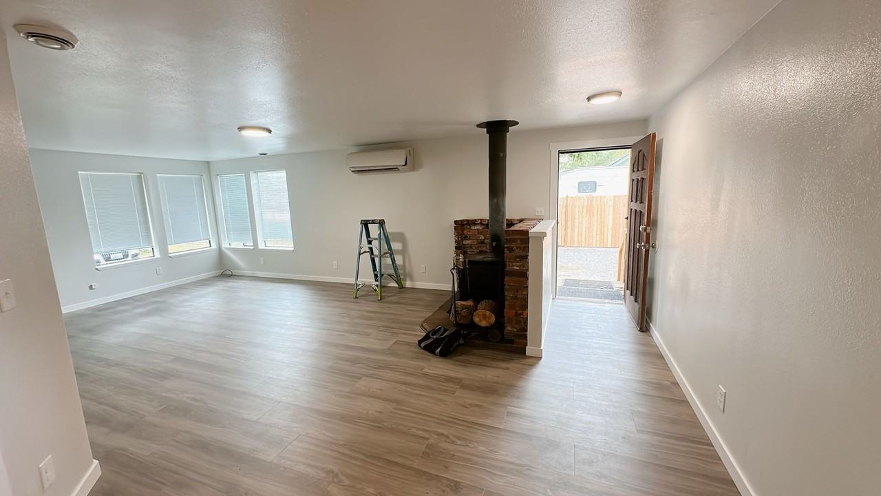 308 Baker Street - Photo 2 of 17