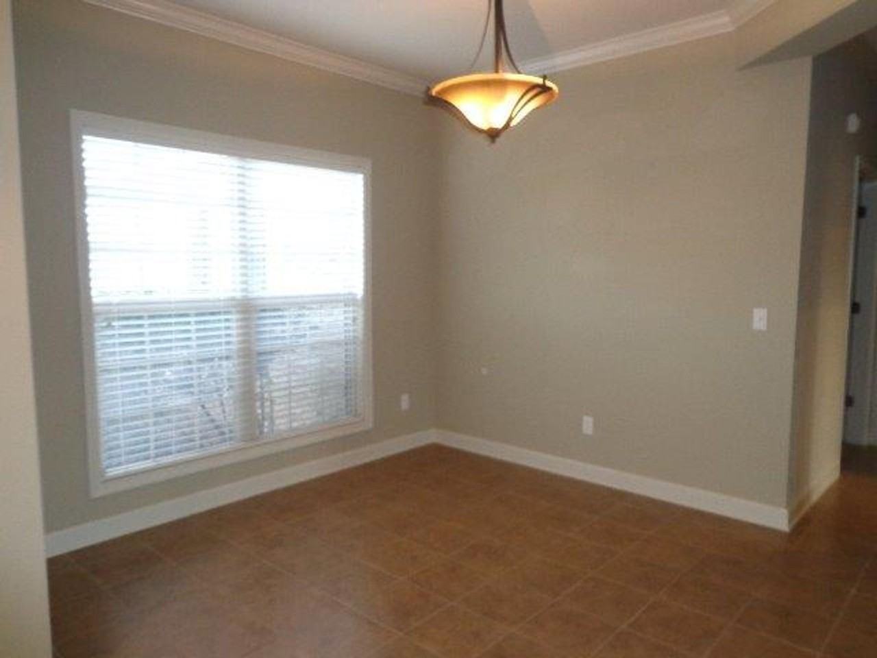 117 Avalon Ln - Photo 4 of 13