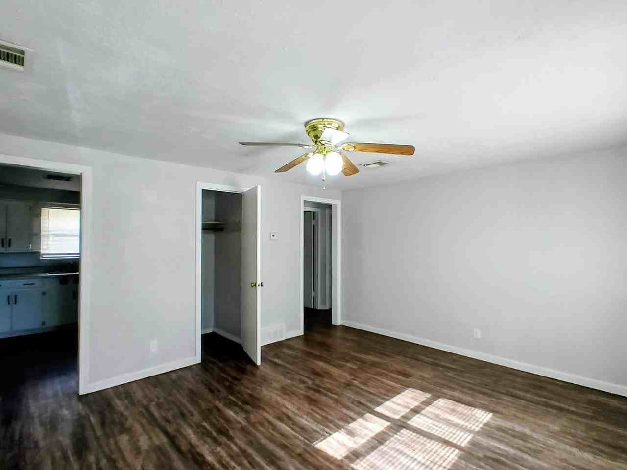 3901 Del Rd - Photo 6 of 14