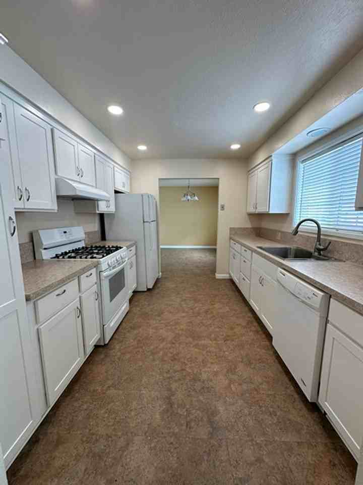 5505 Sturdivant Ave - Photo 3 of 13