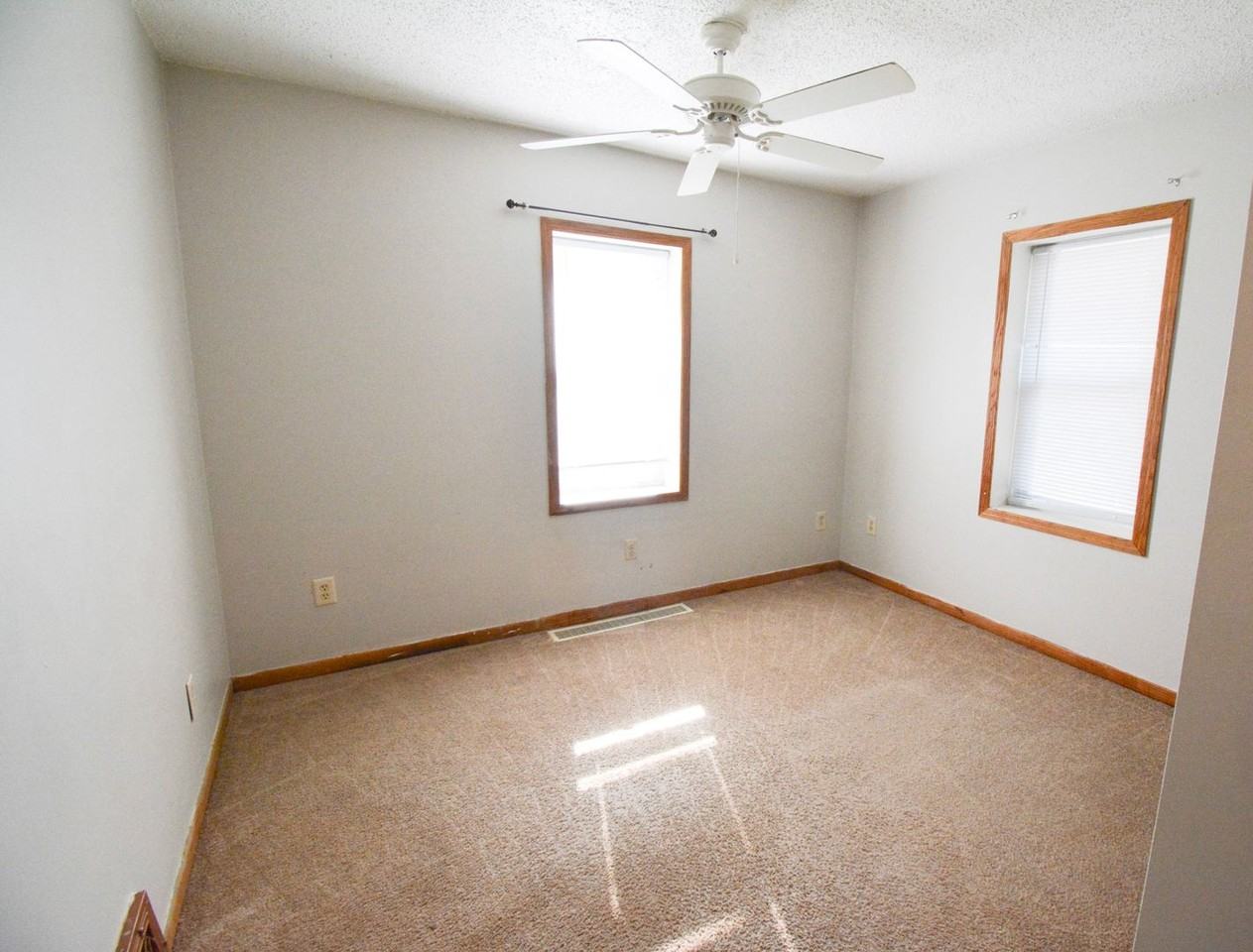 810 9th Ave Sw - Photo 6 of 9