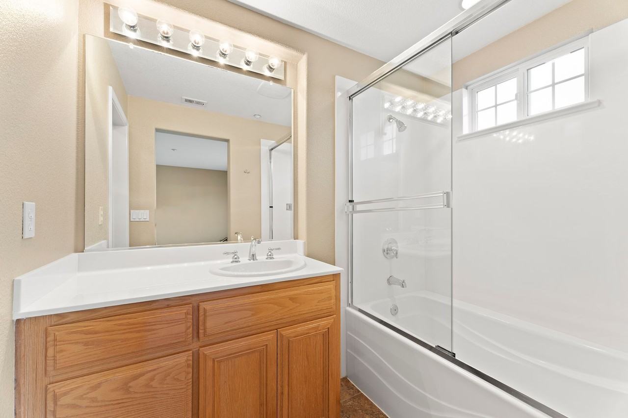 4061 Crandall Cir - Photo 3 of 7