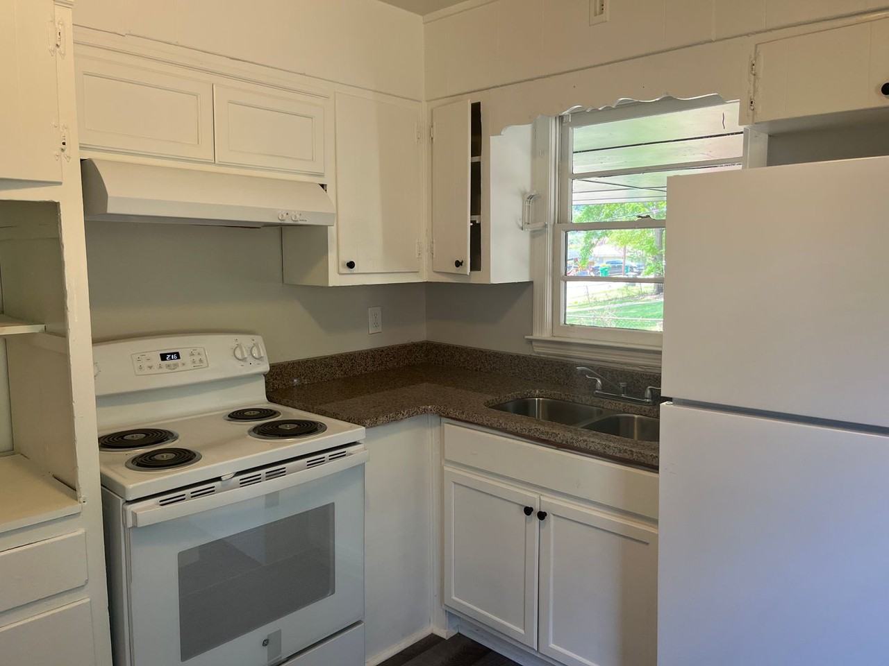 838 Needle Drive - Photo 3 of 26