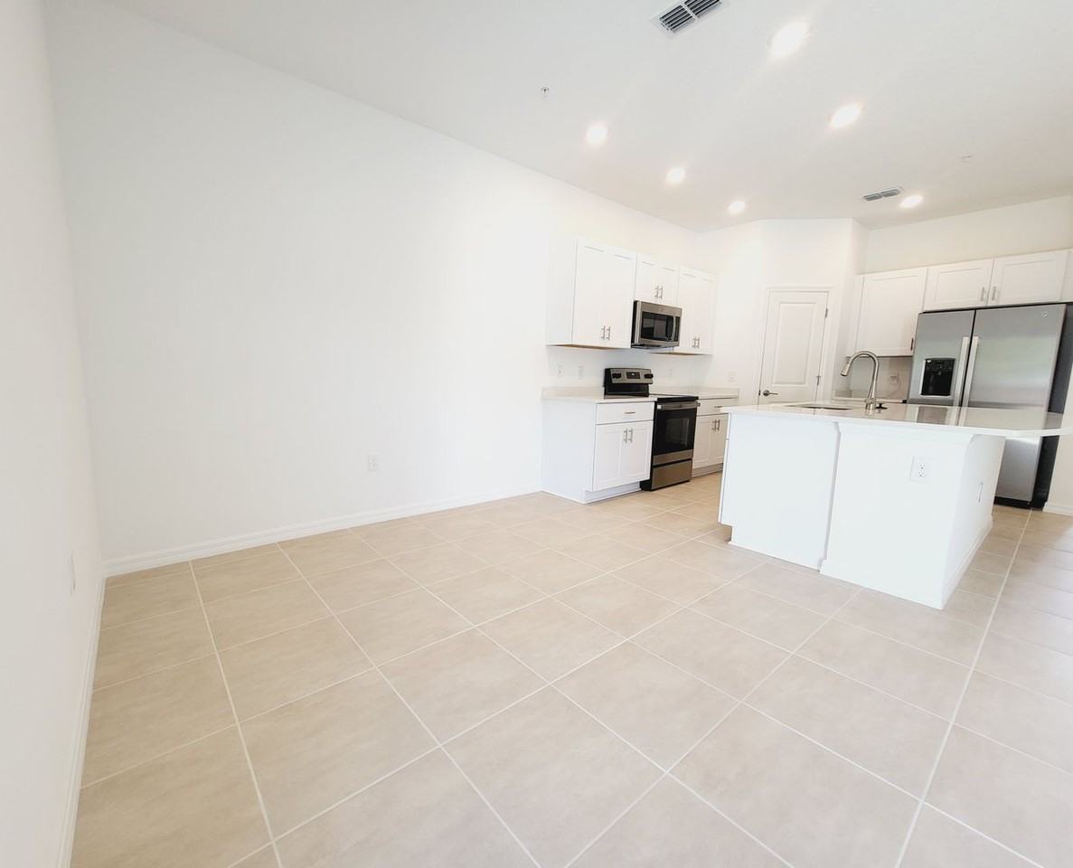 1811 Roosevelt Pl - Photo 3 of 28