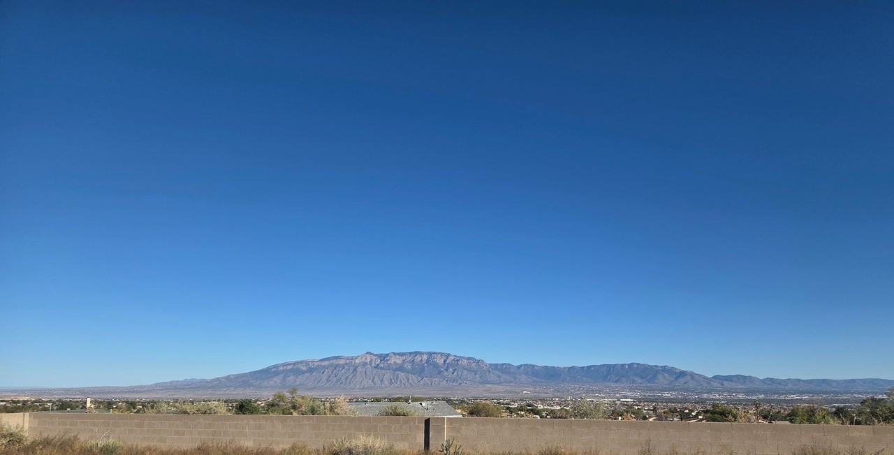 639 Baltic Ave Se - Photo 2 of 30