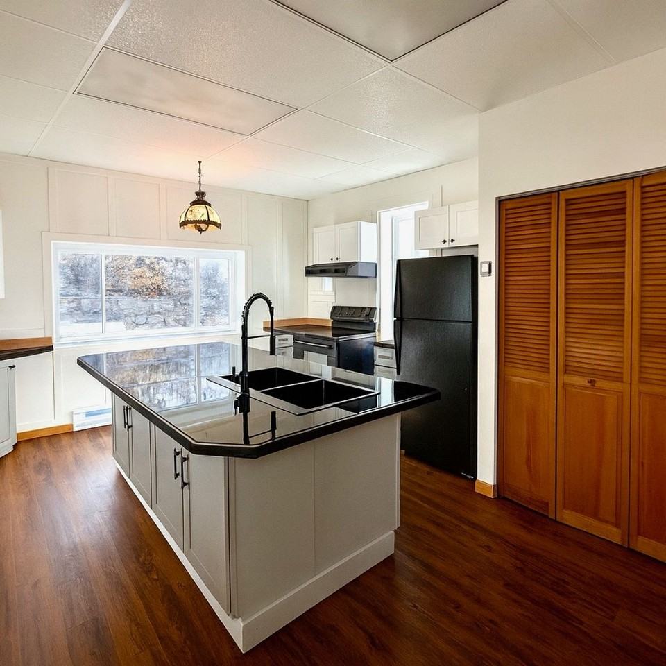 527 E Broadway St #1 - Photo 2 of 15