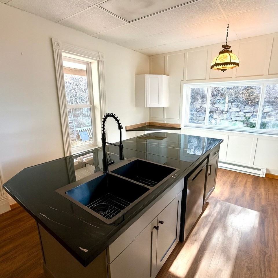 527 E Broadway St #1 - Photo 3 of 15