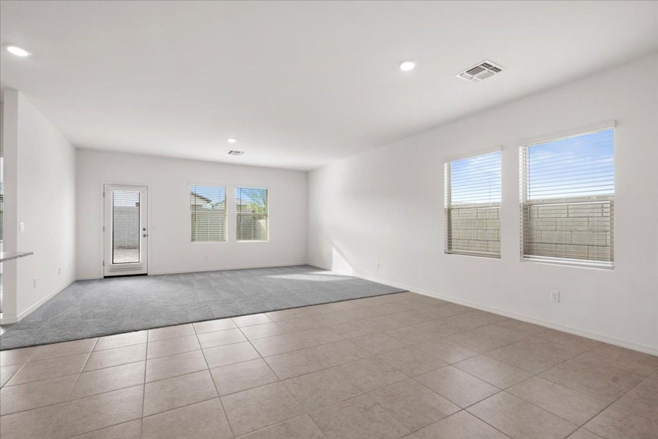 8124 S 64th Dr - Photo 5 of 12