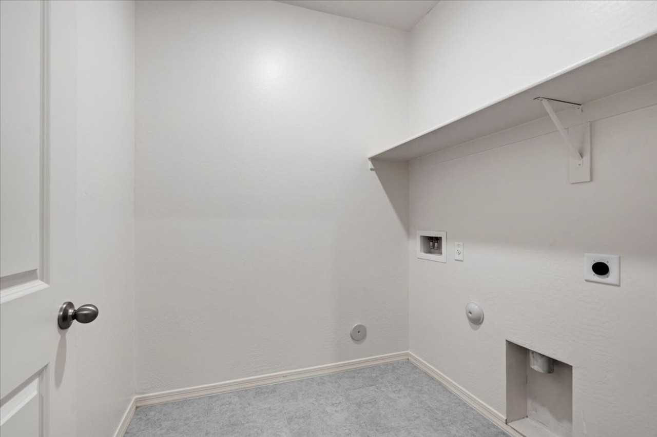 8124 S 64th Dr - Photo 6 of 12