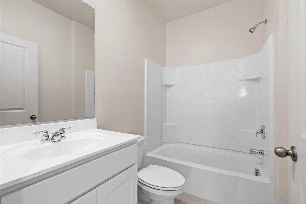 8124 S 64th Dr - Photo 7 of 12