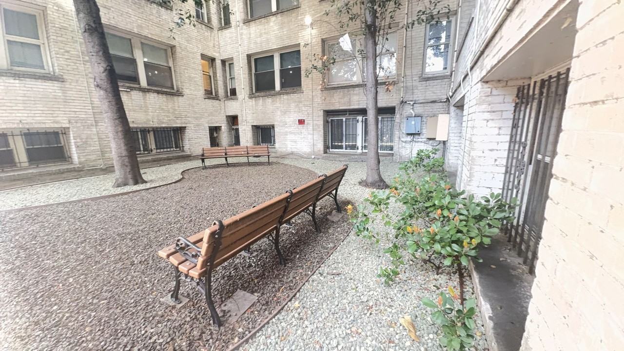 1425 Harrison St - Photo 6 of 8