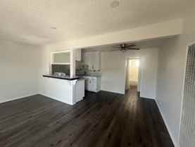 LB1853 - Photo 1 of 1