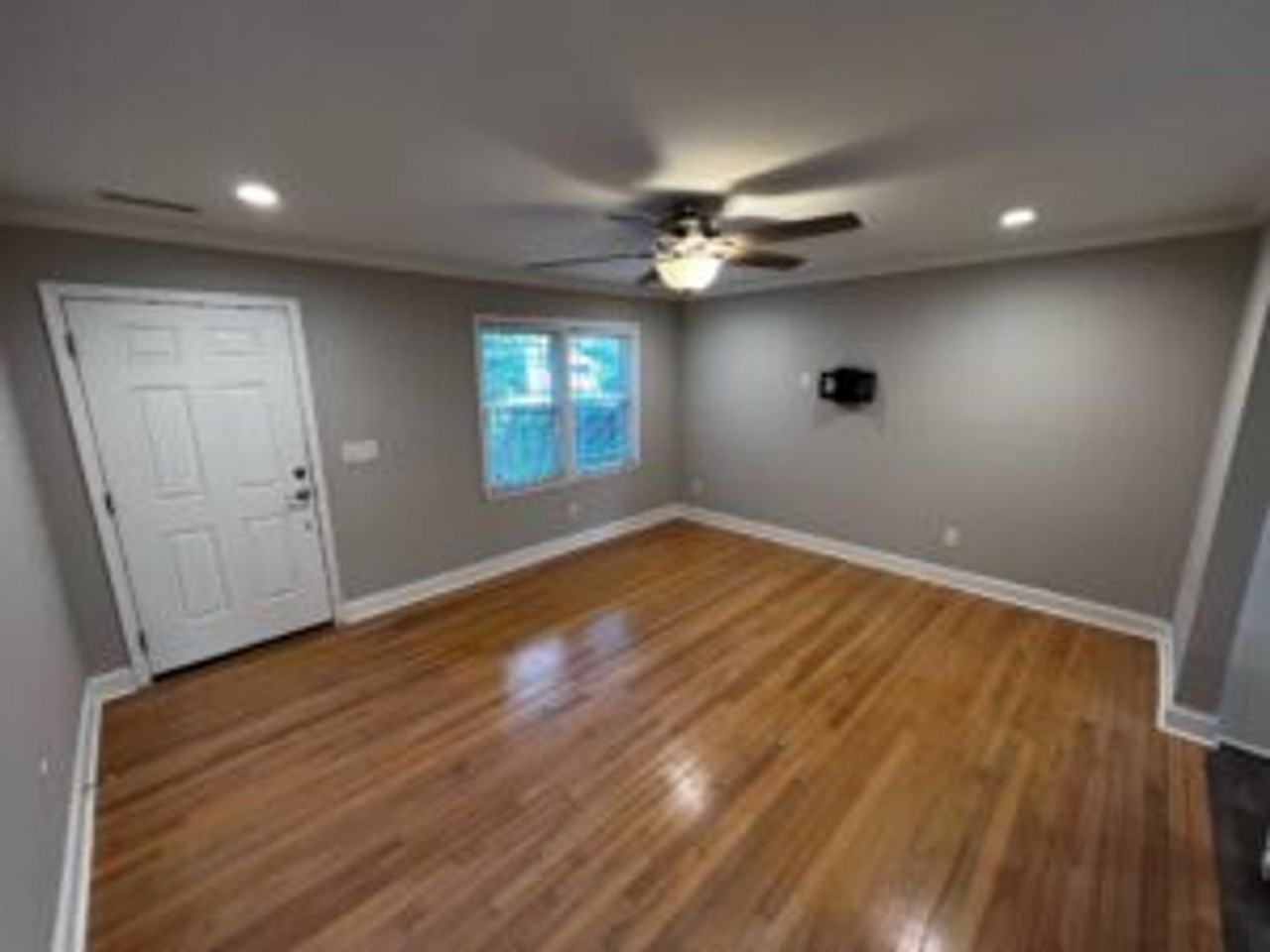 1343 Hermitage Ave - Photo 2 of 19