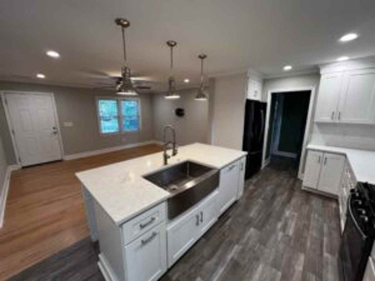 1343 Hermitage Ave - Photo 3 of 19