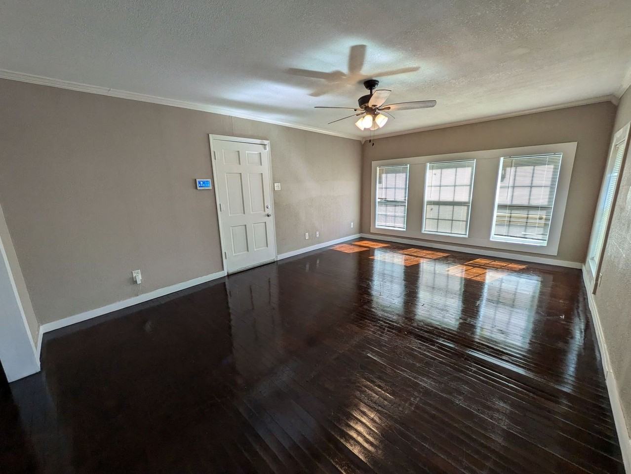 3230 Maplewood Ln - Photo 2 of 15