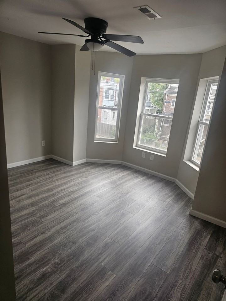 2225 Jessup St - Photo 4 of 10