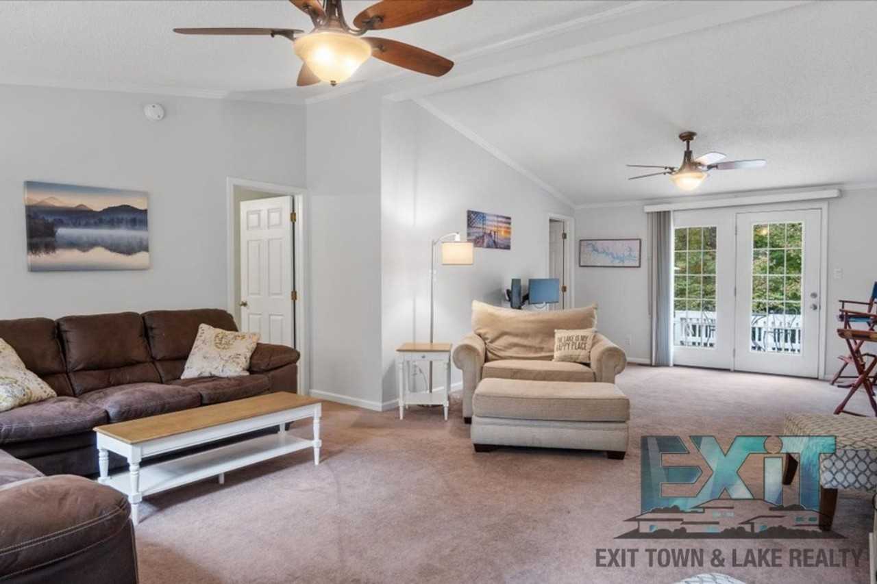 220 Brookstone Dr - Photo 5 of 50