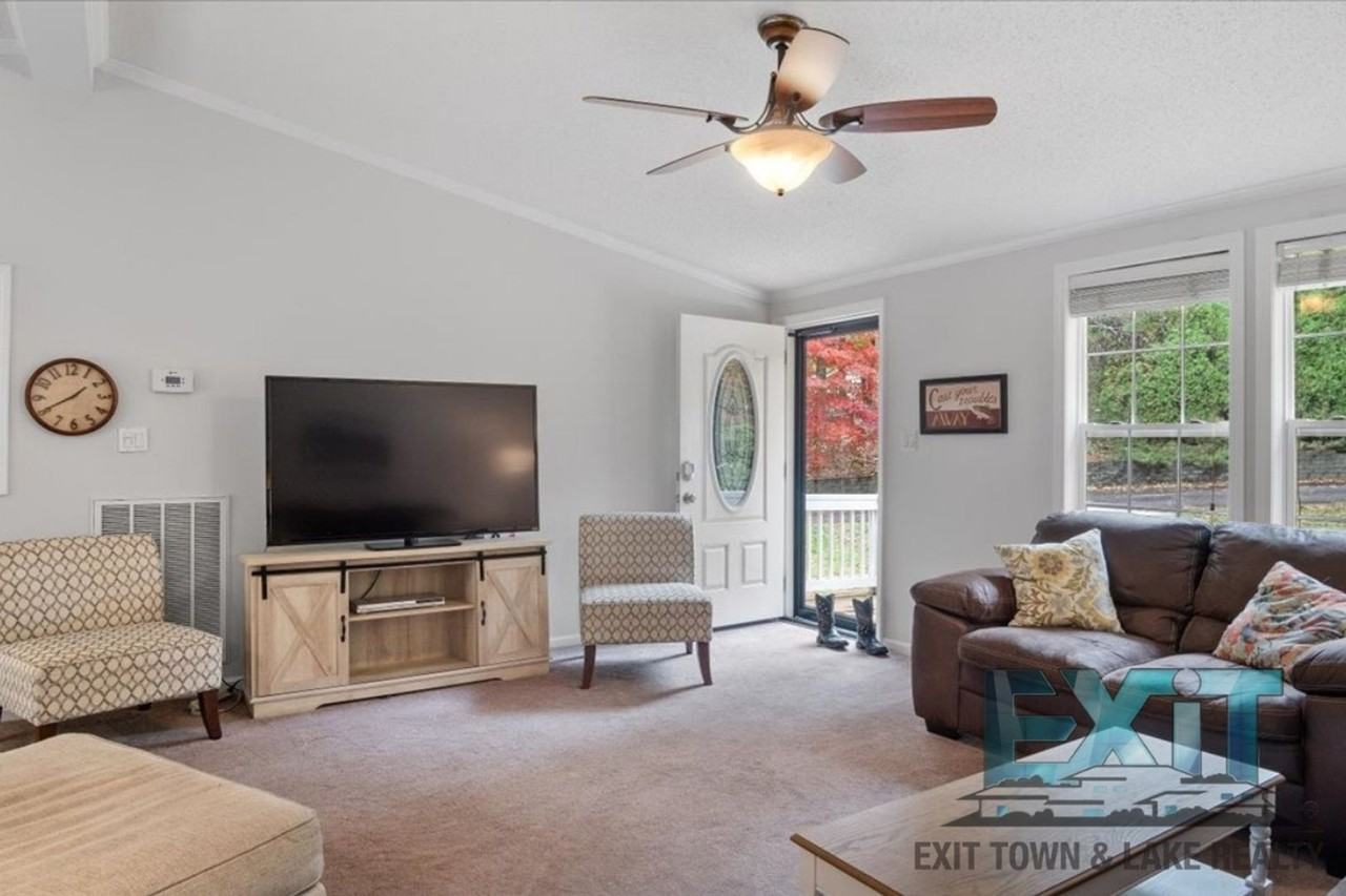 220 Brookstone Dr - Photo 6 of 50