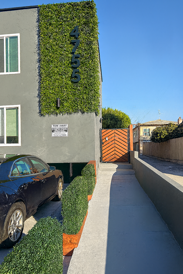 1 mo FREE/Modern Renovated AC Washer/Dryer - Photo 2 of 6